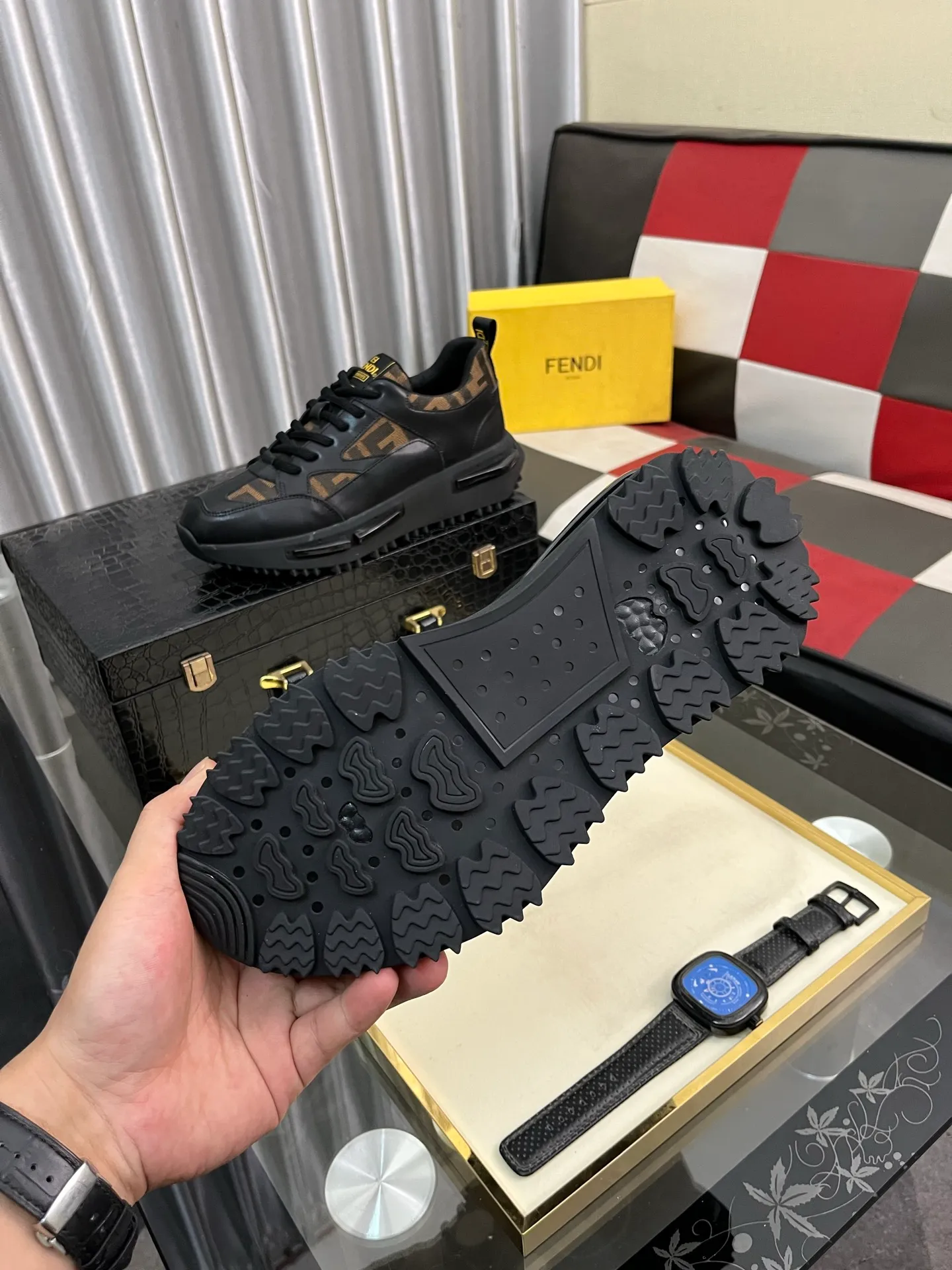 Men's Men's Shoes💰458⌚️⌚️[Fendi] Fendi's latest casual shoes for men! Available at counters simultaneously! A one-to-one replica of the original. All imported official website one-to-one cowhide fabric. The interior is made of top-grade sheepskin, and the original factory-supplied rubber outsole is used. Leading new fashion concepts. Matching code: 38-442️⃣Colors available